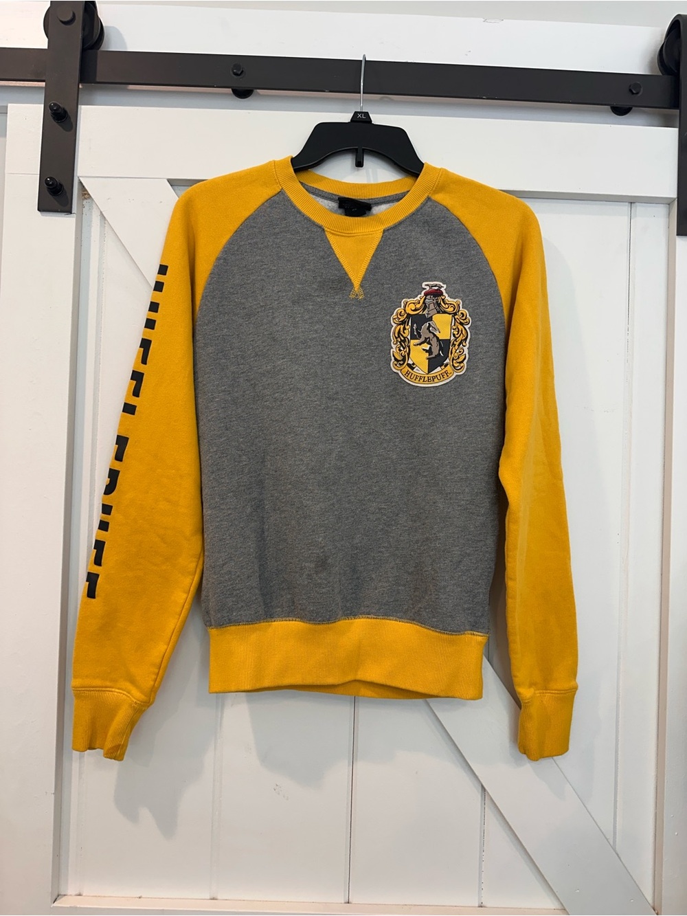 Harry Potter Hufflepuff Crewneck Sweatshirt Womens XS Universal Studios Hogwarts